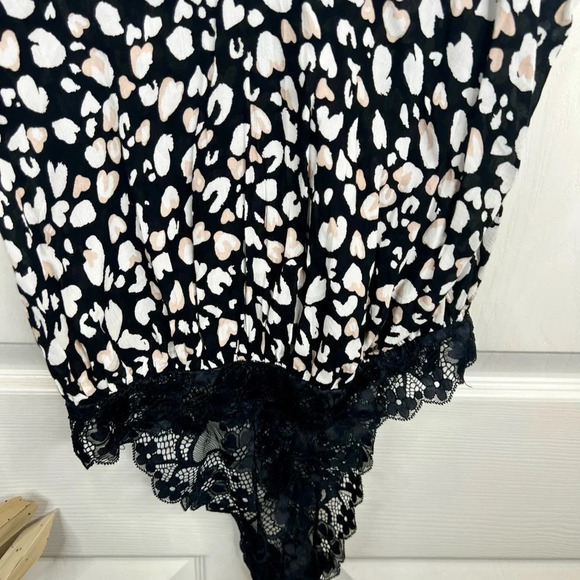 Free People Women's Bare It All Black Animal Print Bodysuit Size M Lace NEW - Picture 7 of 12